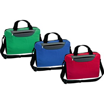 Borsa  portadocumenti 600D poliestere, interno in pvc, cerniera doppia, tasca davanti. Tracolla nera regolabile con particolari in plastica neri. Manici in nylon. Confezione in polybag