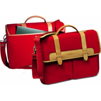 Borsa  "You Young Coveri" in nylon rosso, finiture in pregiato cuoio. Confezione in scatola Coveri.