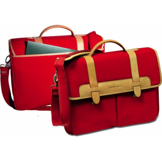 Borsa  "You Young Coveri" in nylon rosso, finiture in pregiato cuoio. Confezione in scatola Coveri.